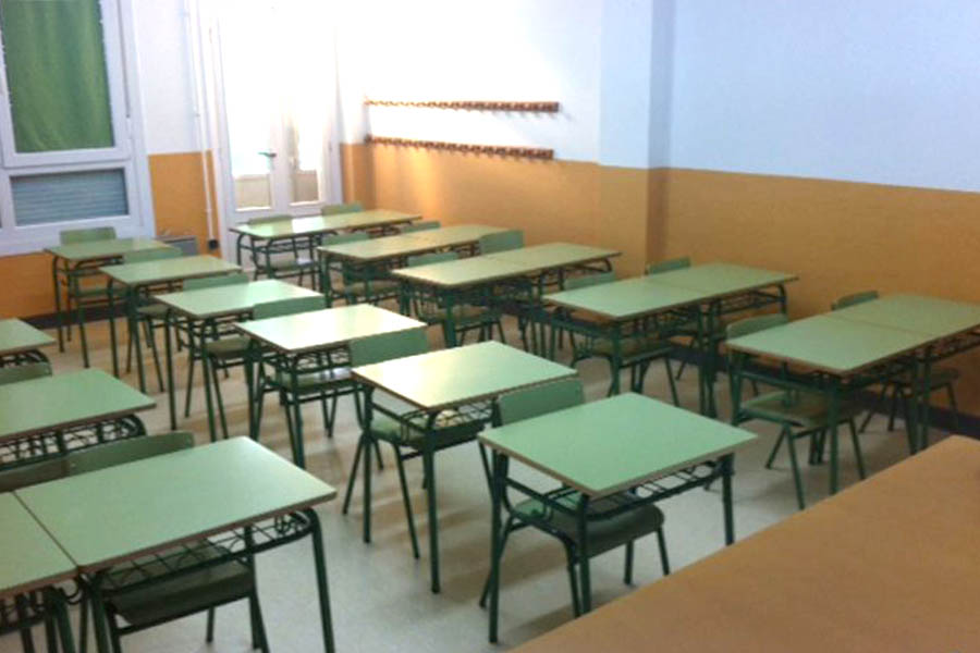 Revestimiento de paredes, suelos vinílicos y mobiliario educativo para el Colegio A Ponte Pasaxe, Fonteculler (A Coruña)