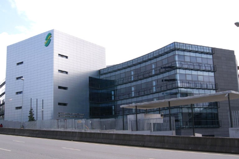 Mobiliario para la Dirección Provincial del Instituto Nacional de la Seguridad Social (INSS) de A Coruña