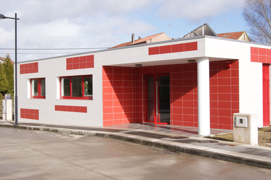 Mamparas y mobiliario educativo para el PAI de Tordoia (A Coruña)
