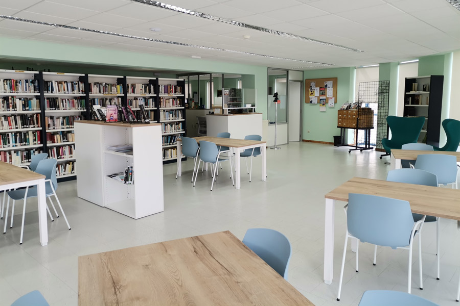 Equipamiento de mobiliario para la Biblioteca Concepción Arenal de Miño (A Coruña)