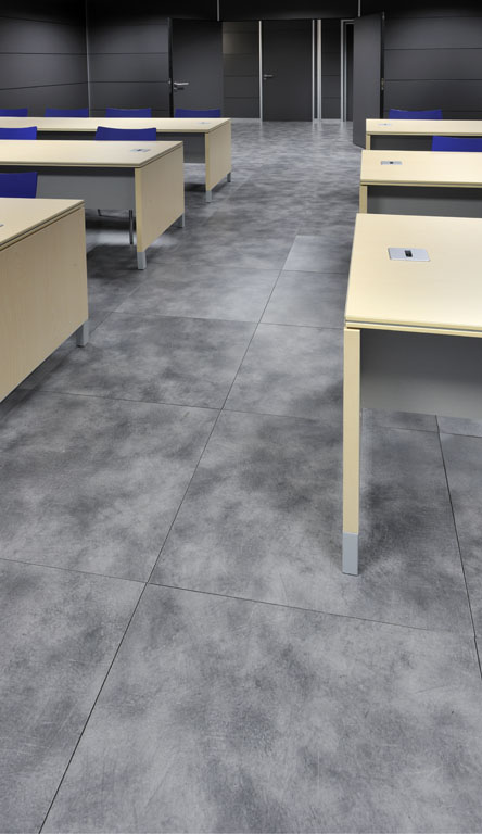El suelo registrable es apto para todo tipo de espacios de trabajo y oficinas que buscan seguridad, estética y funcionalidad